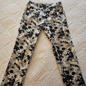Jacob Black and White Floral Capris